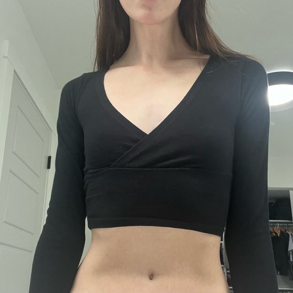 Brandy Melville Long Sleeve Crop Top